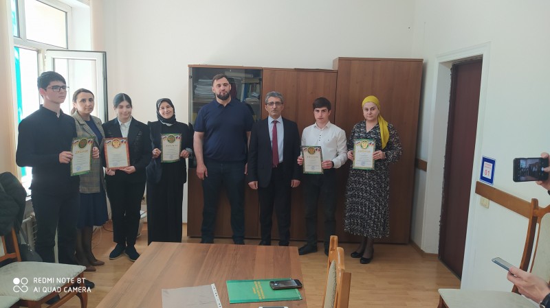 О награждении представителей школьных лесничеств.