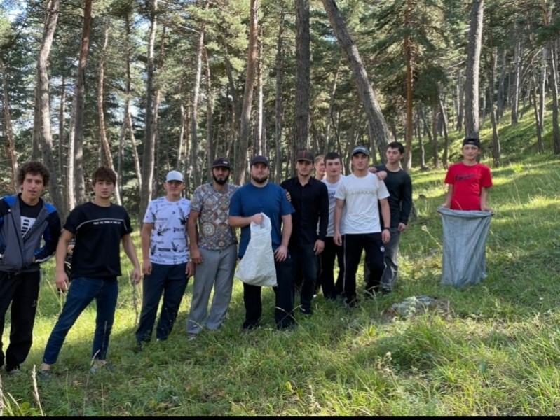 В лесничествах республики продолжаются субботники в рамках Всероссийской акции "Зелёная Россия".