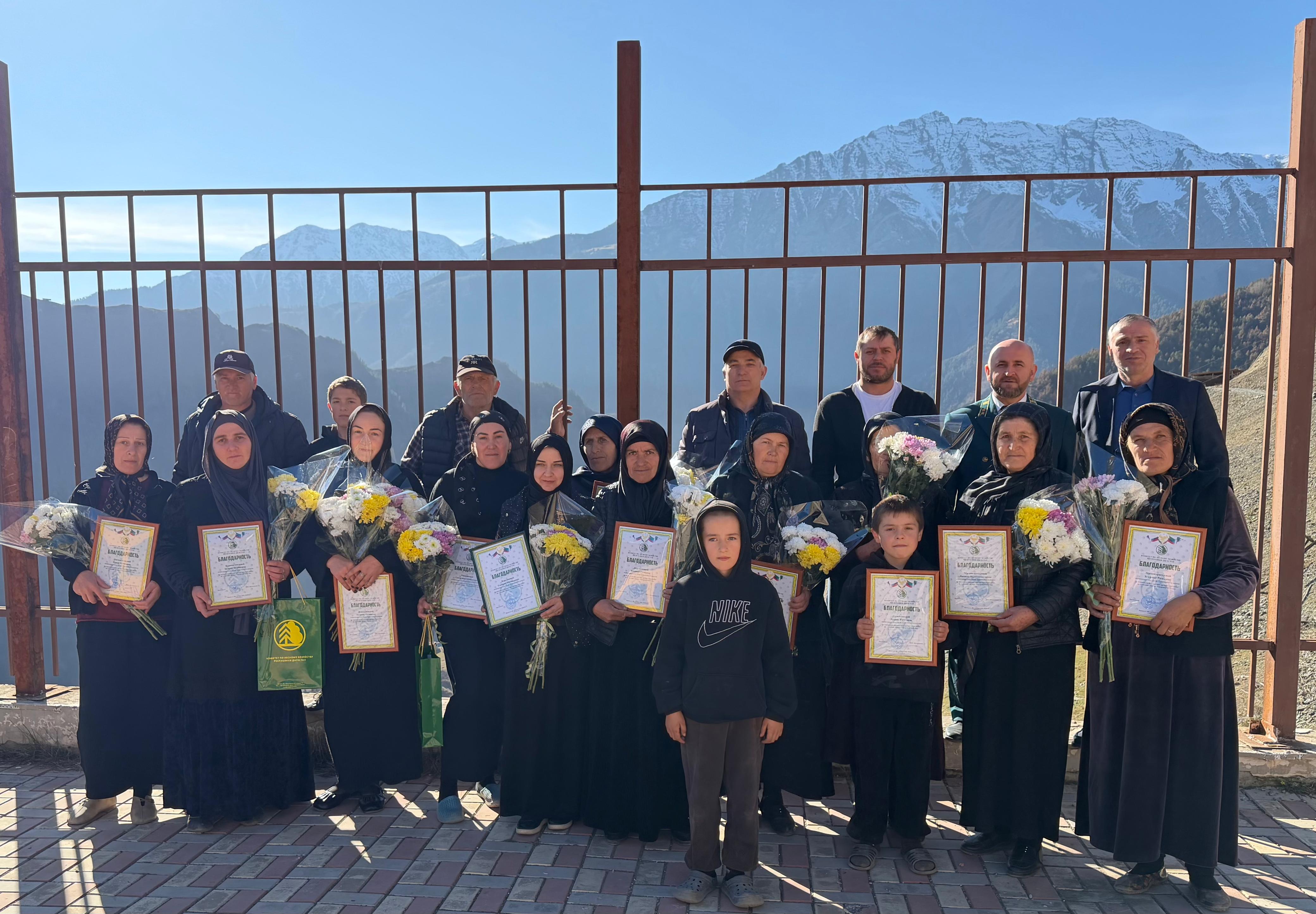 Вручение грамот Даглесхоза в Тлярате