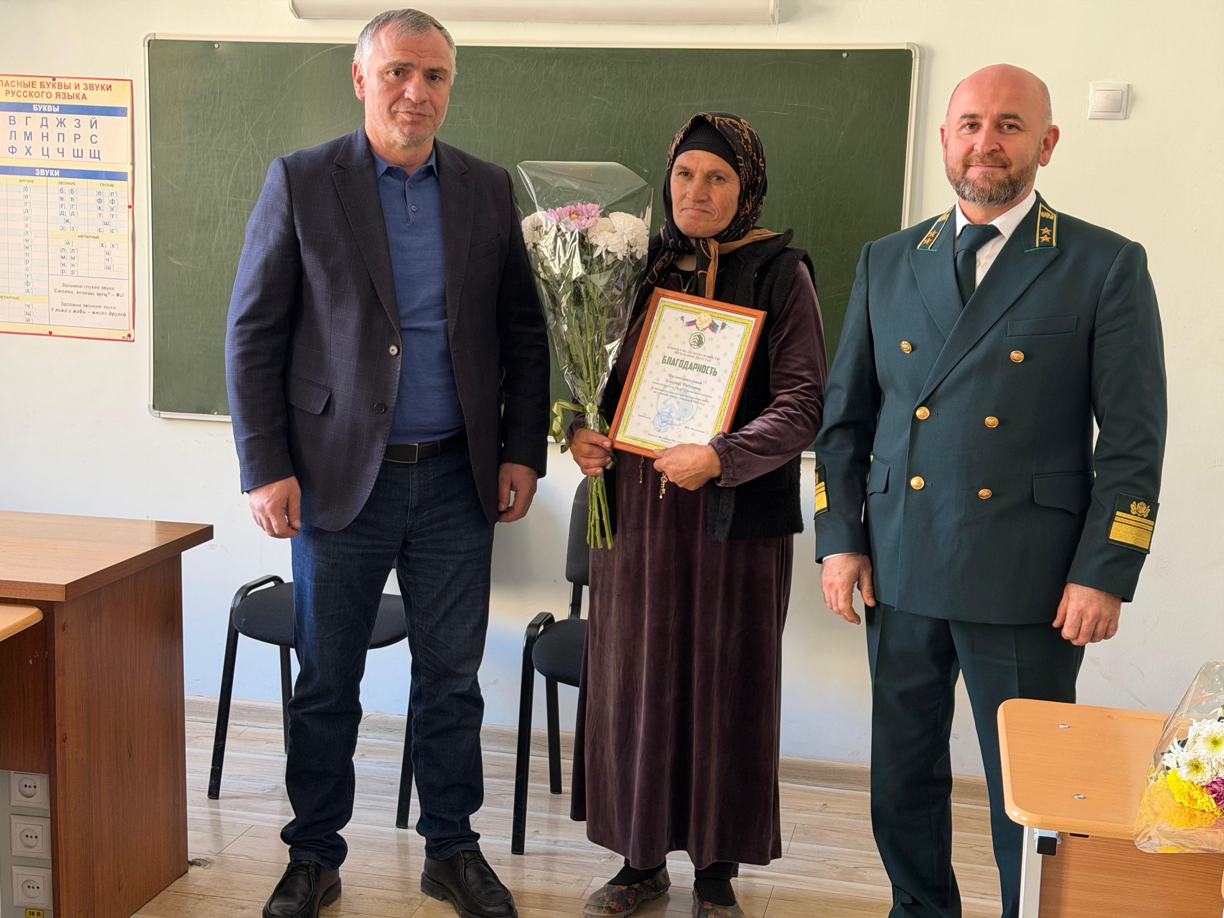 Вручение грамот Даглесхоза в Тлярате