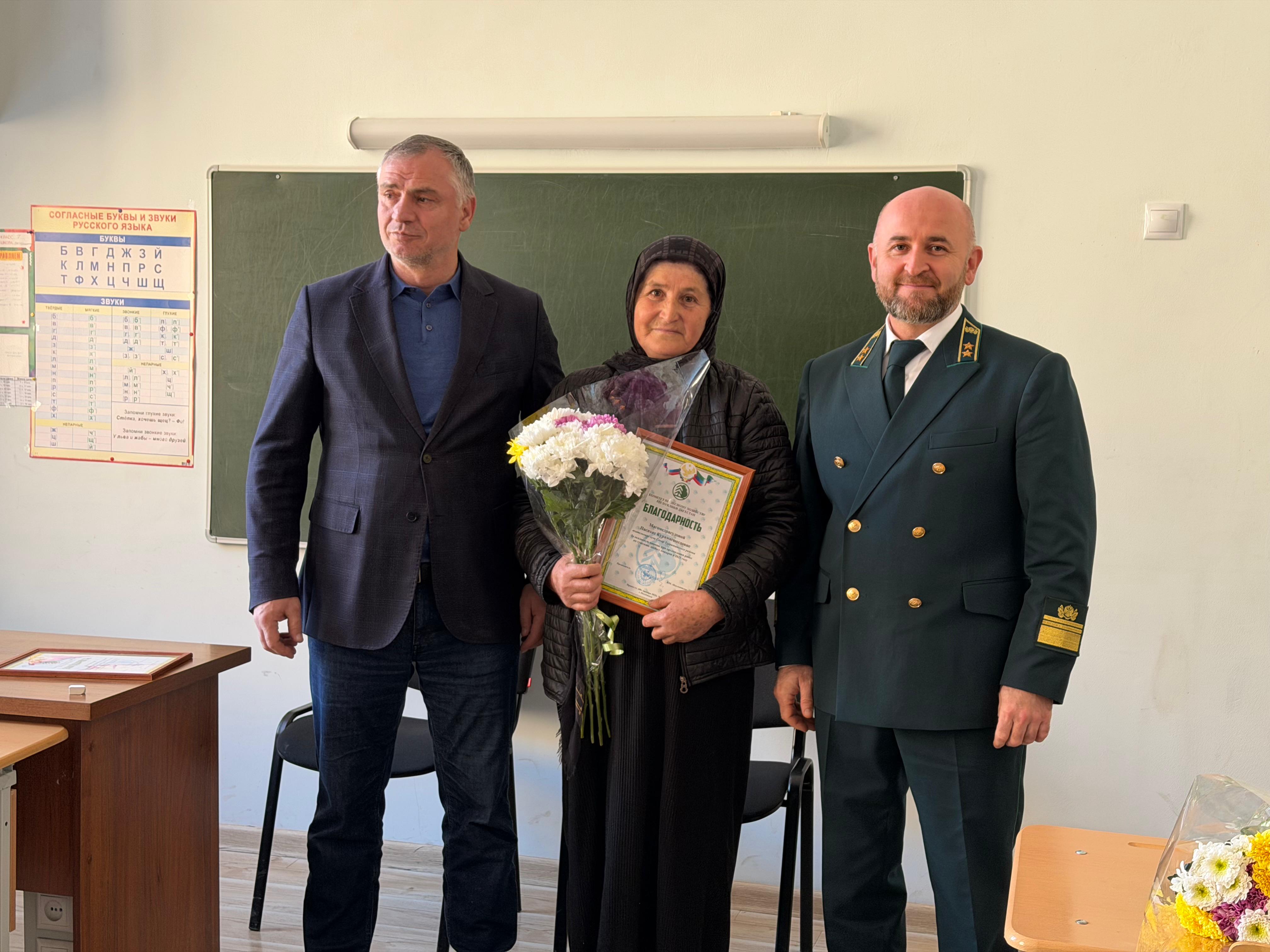 Вручение грамот Даглесхоза в Тлярате